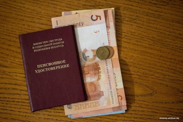 Примерно 737 рублей составит средняя пенсия по возрасту в сентябре