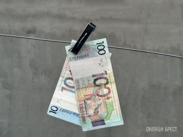 В Беларуси появились вакансии с зарплатой до 10 000 рублей. Кому готовы платить такие деньги?