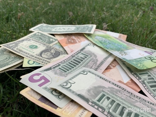 Когда за «хранение» валюты на счету банк возьмет комиссию Когда за «хранение» валюты на счету банк возьмет комиссию