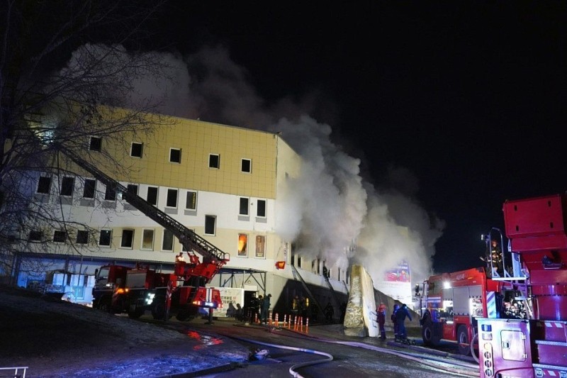 В Витебске горел торговый центр «Беларусь». 12 человек — в больнице, двое — в реанимации
В Витебске горел торговый центр «Беларусь». 12 человек — в больнице, двое — в реанимации