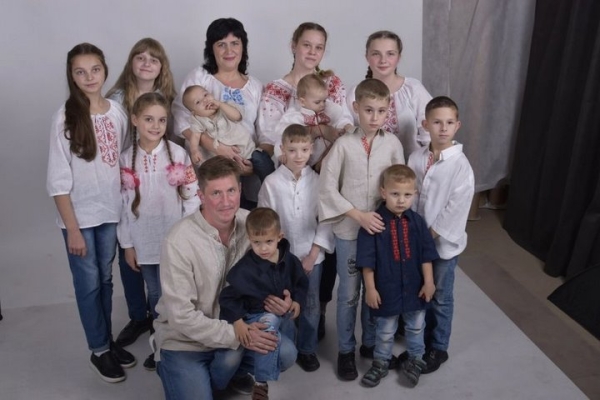 Мама и папа для 26 детей: история родителей-воспитателей дома семейного типа из Барановичей