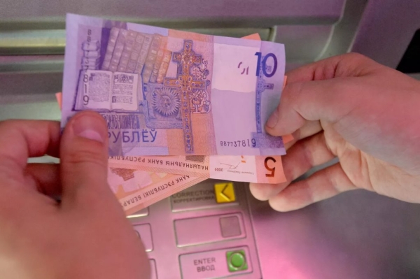 Кто в Беларуси получает самые большие зарплаты: смотрим на цифры